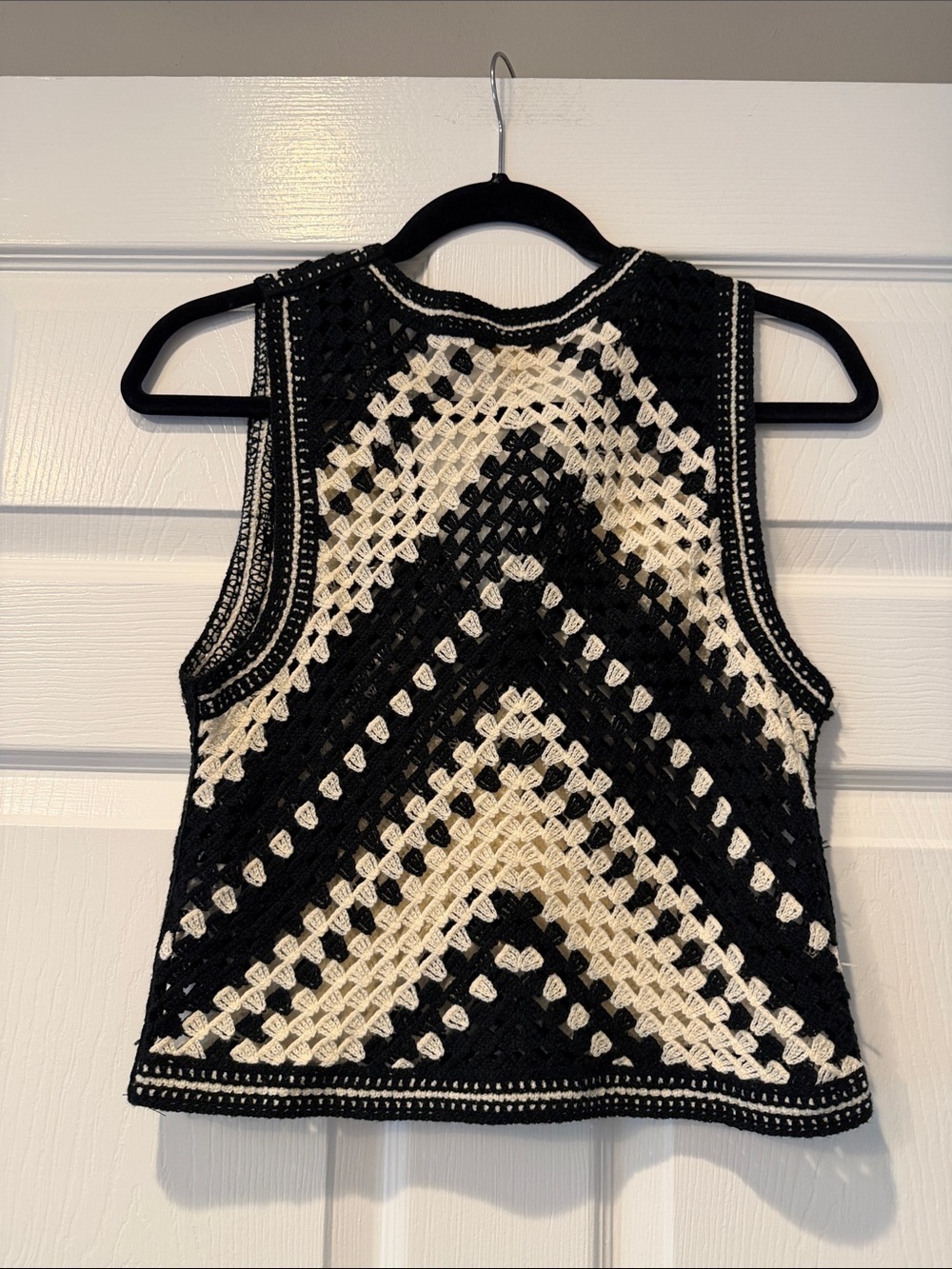 NWOT REBELLION Black & Beige Crocheted V-Neck Tank - Picture 2 of 7